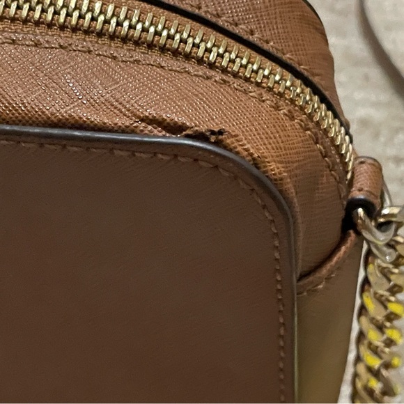 FREE w/ PURCHASE from my closet Michael Kors Jet Set Large Saffiano Cross body - Picture 7 of 11